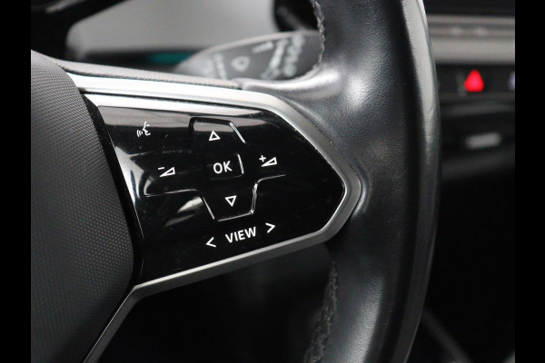 Volkswagen ID.3 First Plus 58 kWh | Trekhaak | Stoel & stuurverwarming | Camera | Adaptive cruise | Sfeerverlichting | Carplay | Navigatie | Keyless | Matrix LED