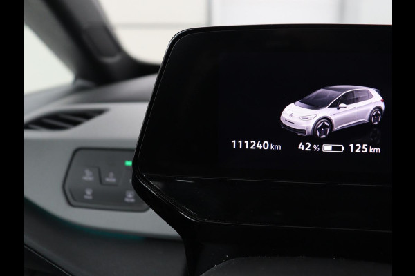 Volkswagen ID.3 First Plus 58 kWh | Trekhaak | Stoel & stuurverwarming | Camera | Adaptive cruise | Sfeerverlichting | Carplay | Navigatie | Keyless | Matrix LED