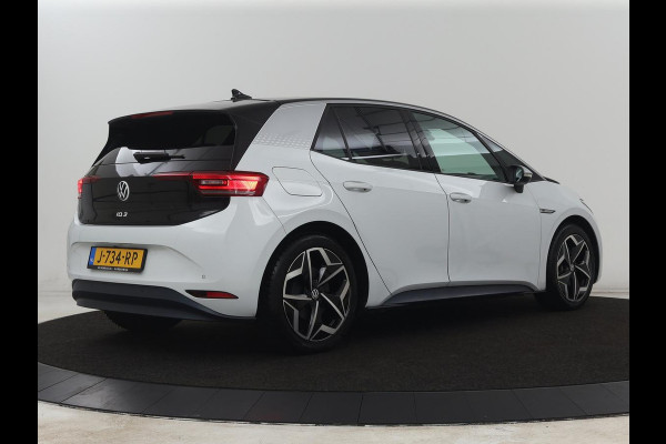 Volkswagen ID.3 First Plus 58 kWh | Trekhaak | Stoel & stuurverwarming | Camera | Adaptive cruise | Sfeerverlichting | Carplay | Navigatie | Keyless | Matrix LED