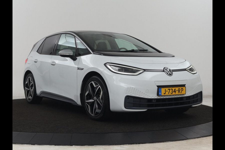 Volkswagen ID.3 First Plus 58 kWh | Trekhaak | Stoel & stuurverwarming | Camera | Adaptive cruise | Sfeerverlichting | Carplay | Navigatie | Keyless | Matrix LED