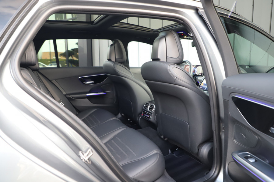 Mercedes-Benz C-Klasse Estate 300e AMG | 313PK | Head-up | Keyless-go | Sfeerverlichting | Memory | Pano | Leder | Standkachel | Trekhaak | 2022.