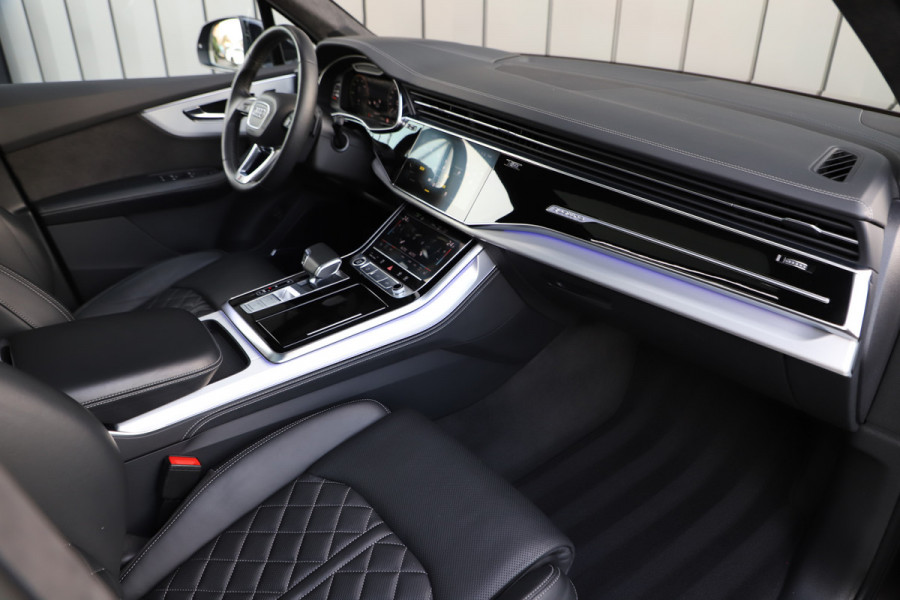 Audi Q7 60 TFSI e quattro Competition | 462PK | Luchtvering | Head-up | Massage | Keyless-go | S-Stoelen | Matrix-led | Trekhaak | Stand