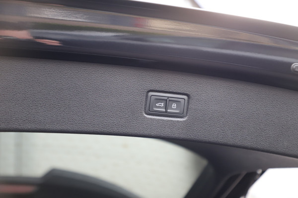 Audi Q7 60 TFSI e quattro Competition | 462PK | Luchtvering | Head-up | Massage | Keyless-go | S-Stoelen | Matrix-led | Trekhaak | Stand