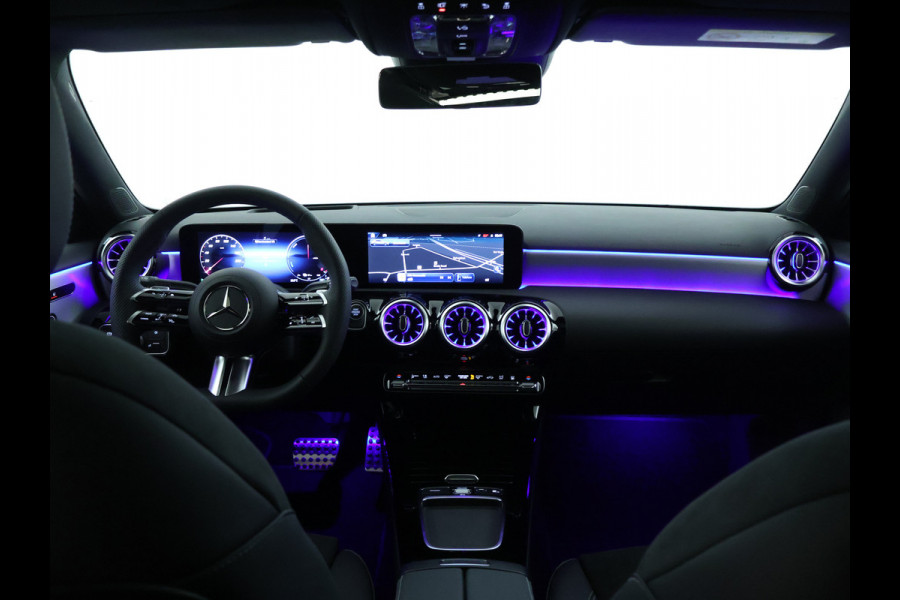 Mercedes-Benz A-Klasse 250 e Business Solution AMG | AMG Line Plus pakket | Trekhaak | Nightpakket  | 360°-camera | Dodehoekassistent | Antidiefstalpakket  | Inclusief 24 maanden Mercedes-Benz Certified garantie voor Europa.