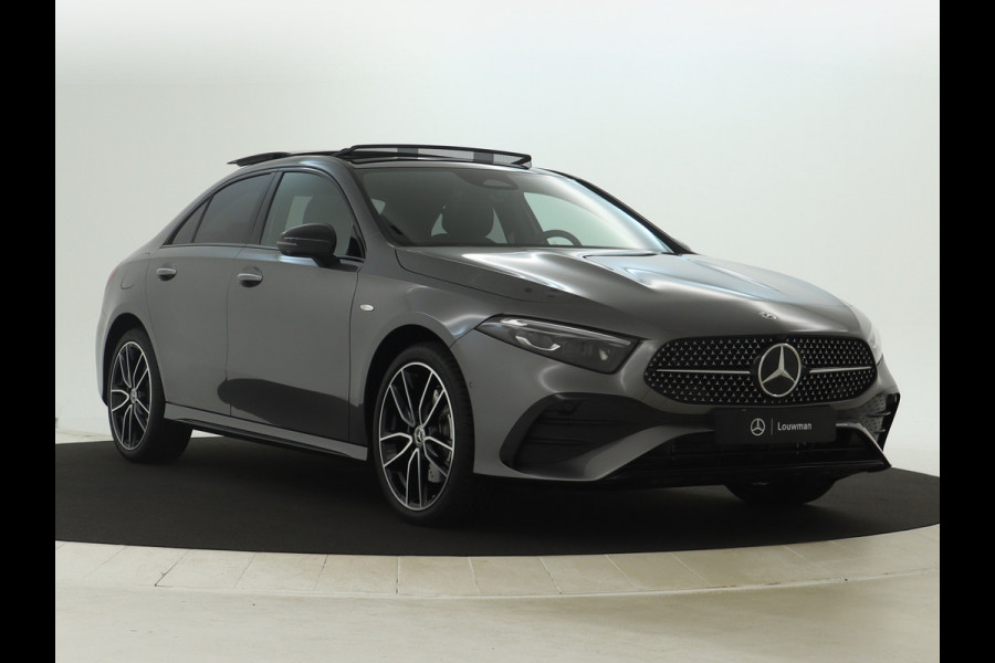 Mercedes-Benz A-Klasse 250 e Business Solution AMG | AMG Line Plus pakket | Trekhaak | Nightpakket  | 360°-camera | Dodehoekassistent | Antidiefstalpakket  | Inclusief 24 maanden Mercedes-Benz Certified garantie voor Europa.