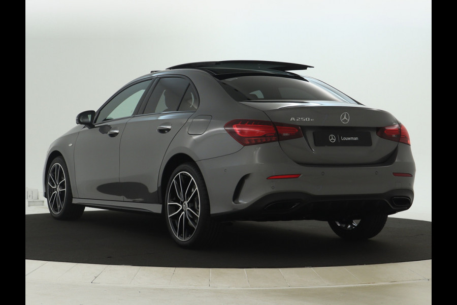 Mercedes-Benz A-Klasse 250 e Business Solution AMG | AMG Line Plus pakket | Trekhaak | Nightpakket  | 360°-camera | Dodehoekassistent | Antidiefstalpakket  | Inclusief 24 maanden Mercedes-Benz Certified garantie voor Europa.