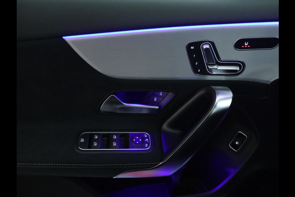 Mercedes-Benz A-Klasse 250 e Business Solution AMG | AMG Line Plus pakket | Trekhaak | Nightpakket  | 360°-camera | Dodehoekassistent | Antidiefstalpakket  | Inclusief 24 maanden Mercedes-Benz Certified garantie voor Europa.