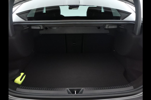 Mercedes-Benz A-Klasse 250 e Business Solution AMG | AMG Line Plus pakket | Trekhaak | Nightpakket  | 360°-camera | Dodehoekassistent | Antidiefstalpakket  | Inclusief 24 maanden Mercedes-Benz Certified garantie voor Europa.