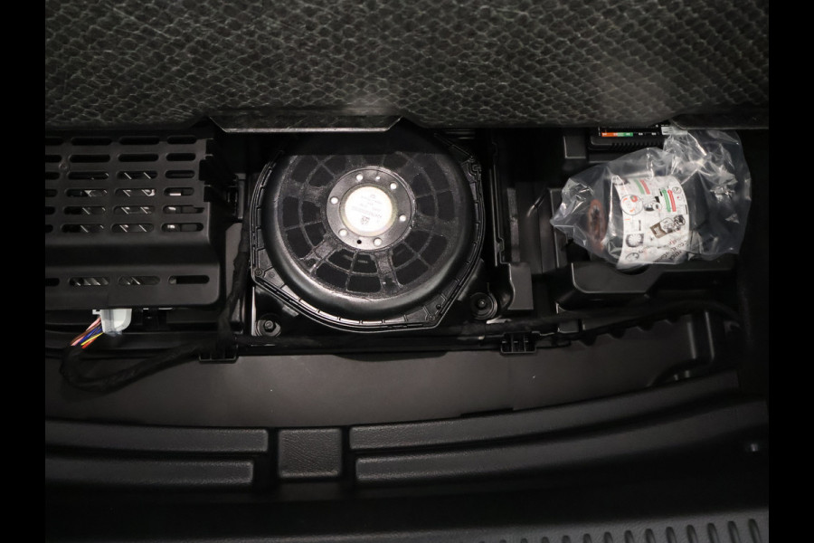 Mercedes-Benz A-Klasse 250 e Business Solution AMG | AMG Line Plus pakket | Trekhaak | Nightpakket  | 360°-camera | Dodehoekassistent | Antidiefstalpakket  | Inclusief 24 maanden Mercedes-Benz Certified garantie voor Europa.