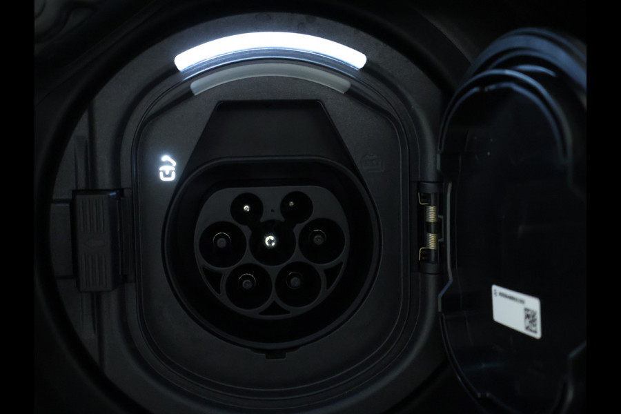 Mercedes-Benz A-Klasse 250 e Business Solution AMG | AMG Line Plus pakket | Trekhaak | Nightpakket  | 360°-camera | Dodehoekassistent | Antidiefstalpakket  | Inclusief 24 maanden Mercedes-Benz Certified garantie voor Europa.