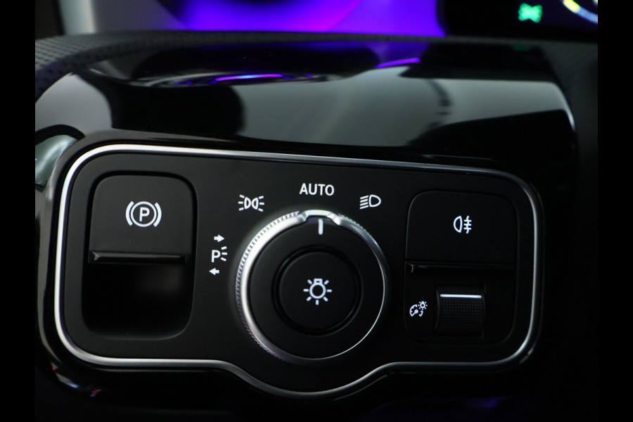 Mercedes-Benz A-Klasse 250 e Business Solution AMG | AMG Line Plus pakket | Trekhaak | Nightpakket  | 360°-camera | Dodehoekassistent | Antidiefstalpakket  | Inclusief 24 maanden Mercedes-Benz Certified garantie voor Europa.