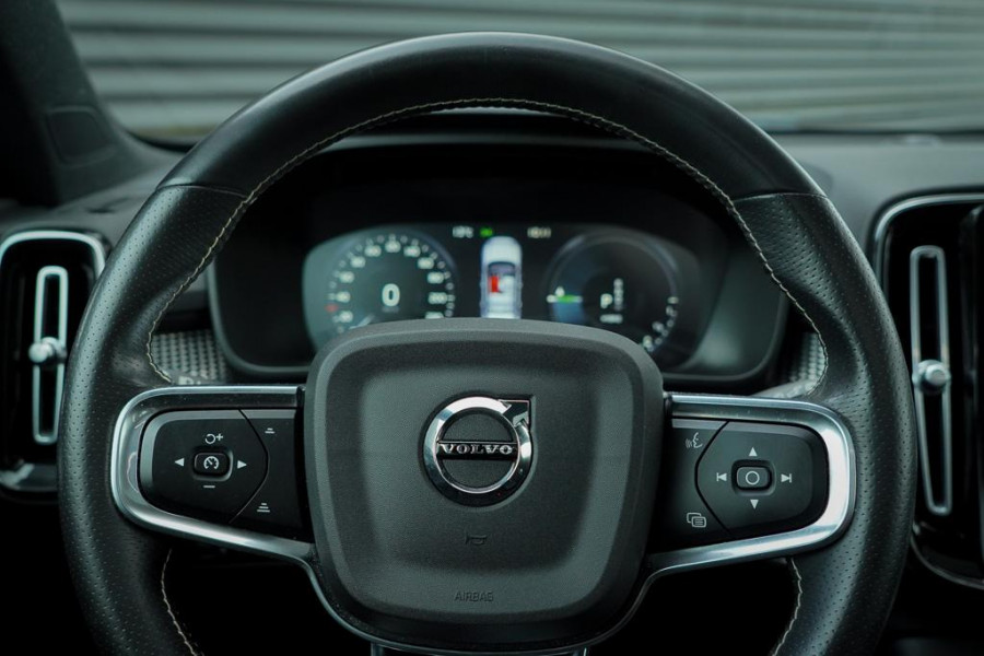 Volvo XC40 1.5 T5 Recharge R-Design / Pano / NL Auto / 1e Eig / Incl BTW