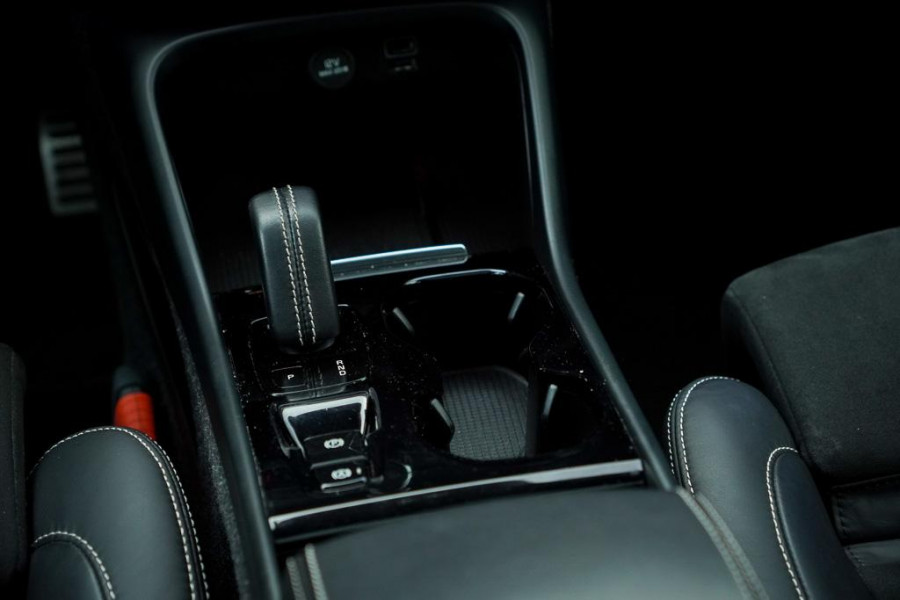 Volvo XC40 1.5 T5 Recharge R-Design / Pano / NL Auto / 1e Eig / Incl BTW