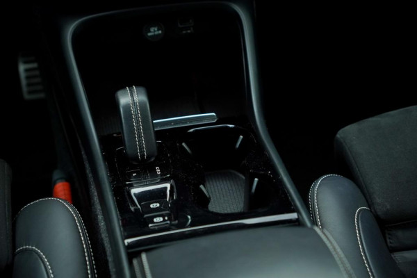 Volvo XC40 1.5 T5 Recharge R-Design / Pano / NL Auto / 1e Eig / Incl BTW