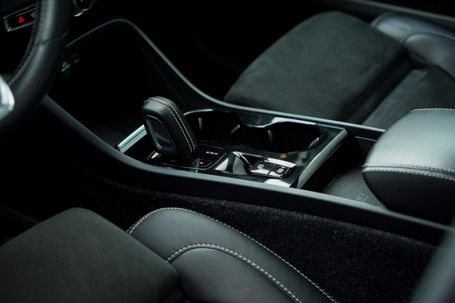 Volvo XC40 1.5 T5 Recharge R-Design / Pano / NL Auto / 1e Eig / Incl BTW