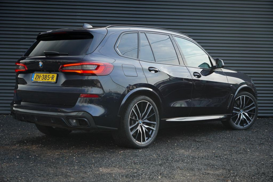 BMW X5 xDrive30d High Executive / Luchtvering / HUD / 22 '' / M-Sport / Skylounge / Adaptive