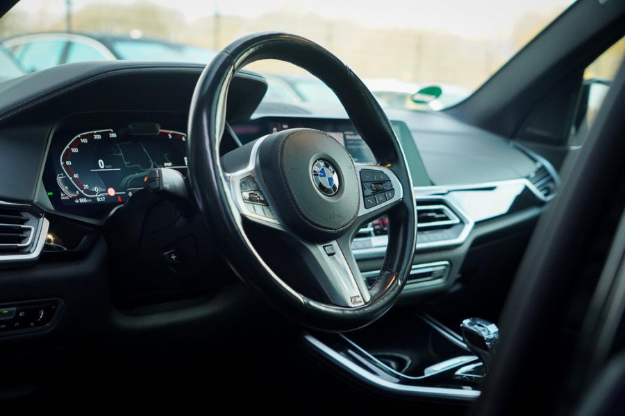 BMW X5 xDrive30d High Executive / Luchtvering / HUD / 22 '' / M-Sport / Skylounge / Adaptive