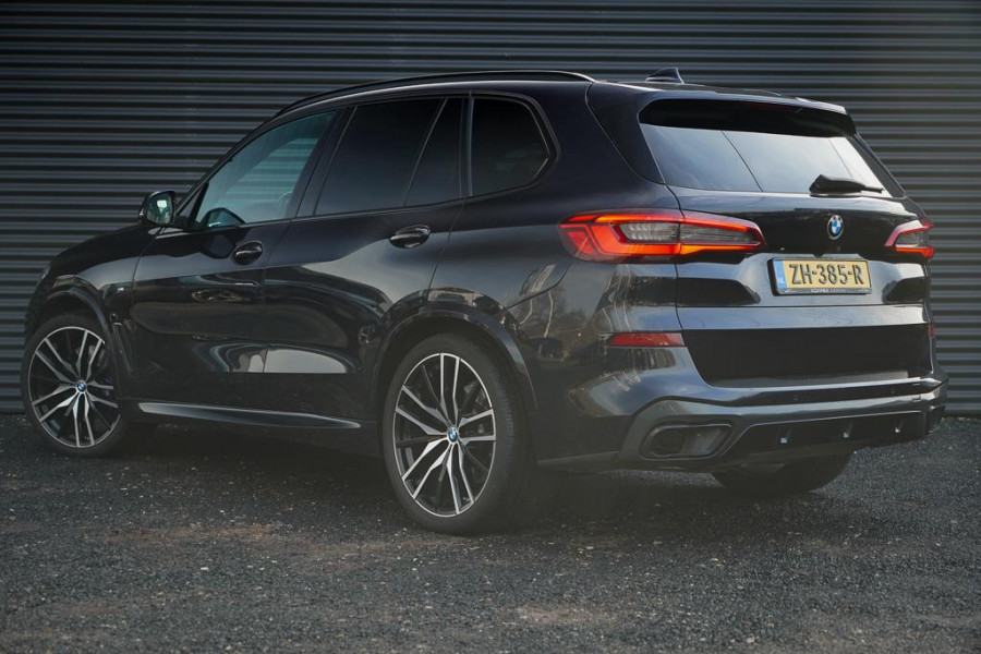 BMW X5 xDrive30d High Executive / Luchtvering / HUD / 22 '' / M-Sport / Skylounge / Adaptive