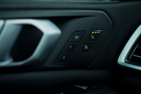 BMW X5 xDrive30d High Executive / Luchtvering / HUD / 22 '' / M-Sport / Skylounge / Adaptive