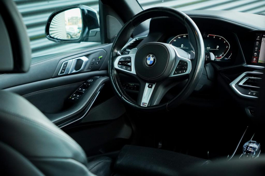 BMW X5 xDrive30d High Executive / Luchtvering / HUD / 22 '' / M-Sport / Skylounge / Adaptive