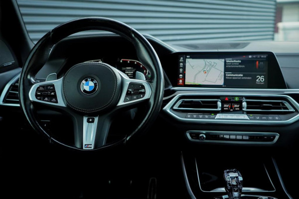 BMW X5 xDrive30d High Executive / Luchtvering / HUD / 22 '' / M-Sport / Skylounge / Adaptive