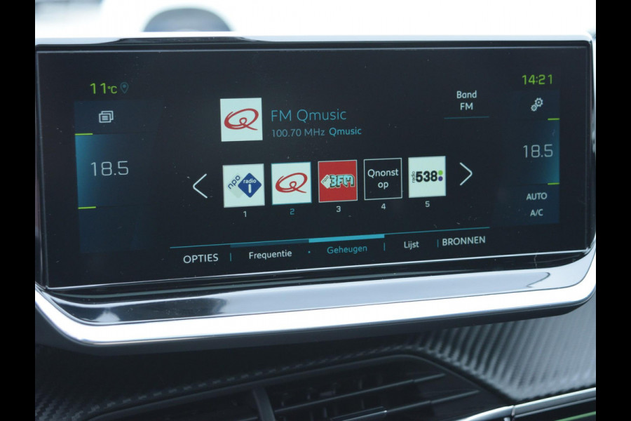 Peugeot e-208 EV GT Pack 50 kWh SOH 95% | PANORAMADAK | CAMERA MET SENSOREN | E.C.C. | STOELVERWARMING |