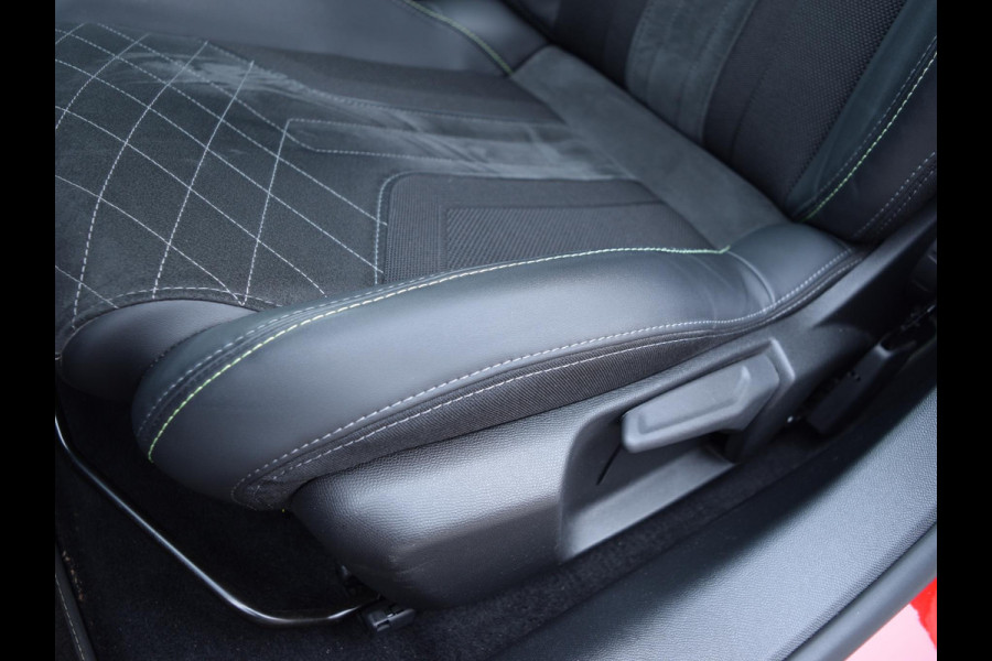 Peugeot e-208 EV GT Pack 50 kWh SOH 95% | PANORAMADAK | CAMERA MET SENSOREN | E.C.C. | STOELVERWARMING |