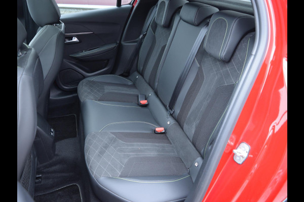 Peugeot e-208 EV GT Pack 50 kWh SOH 95% | PANORAMADAK | CAMERA MET SENSOREN | E.C.C. | STOELVERWARMING |