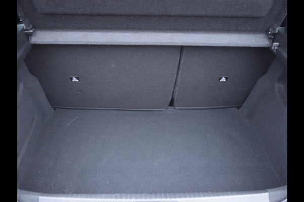 Peugeot e-208 EV GT Pack 50 kWh SOH 95% | PANORAMADAK | CAMERA MET SENSOREN | E.C.C. | STOELVERWARMING |