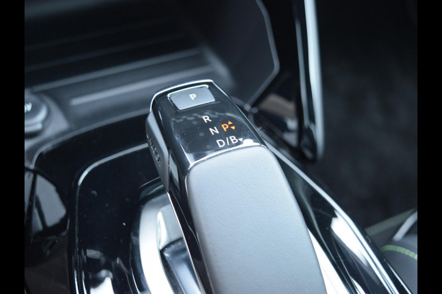 Peugeot e-208 EV GT Pack 50 kWh SOH 95% | PANORAMADAK | CAMERA MET SENSOREN | E.C.C. | STOELVERWARMING |