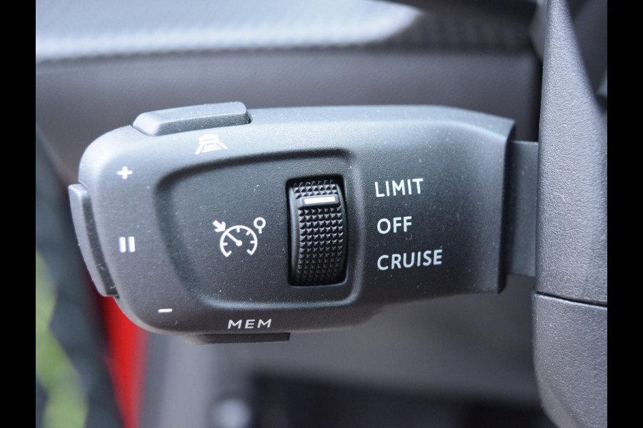 Peugeot e-208 EV GT Pack 50 kWh SOH 95% | PANORAMADAK | CAMERA MET SENSOREN | E.C.C. | STOELVERWARMING |