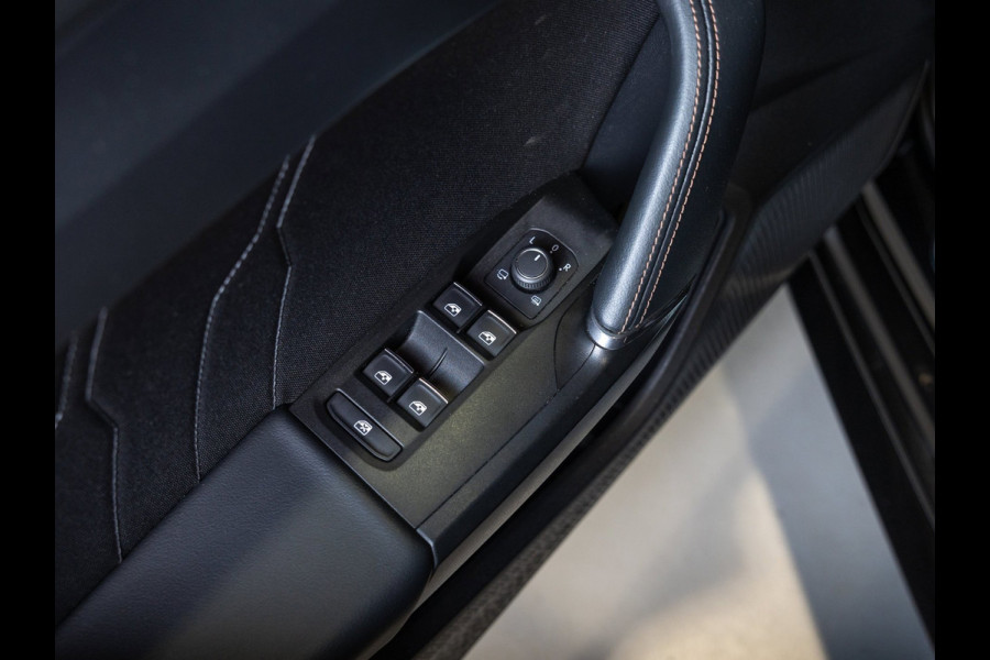 CUPRA Leon Sportstourer 1.4 e-Hybrid VZ Performance / 245pk / Panorama dak / Achteruitrij camera /