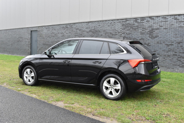 Škoda SCALA 1.0 TSI Ambition Automaat Carplay Navigatie Front/lane assist Stoelverwarming Parkeer sensoren