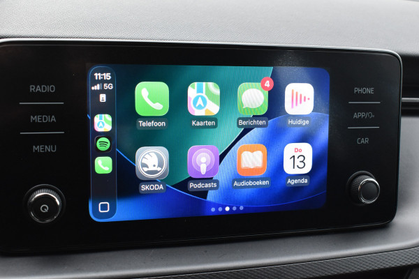 Škoda SCALA 1.0 TSI Ambition Automaat Carplay Navigatie Front/lane assist Stoelverwarming Parkeer sensoren