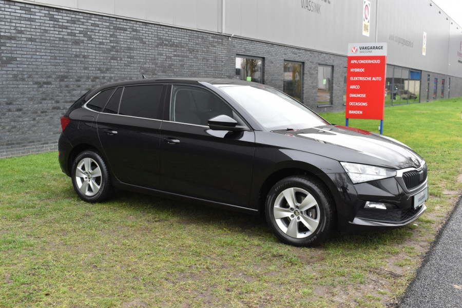Škoda SCALA 1.0 TSI Ambition Automaat Carplay Navigatie Front/lane assist Stoelverwarming Parkeer sensoren