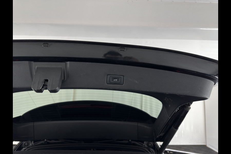 Audi Q4 e-tron 40 S-Line Launch-edition Competition 77 kWh [ 3-Fase-11kW ] {SOH-90%} (INCL-BTW) Aut. *HEATPUMP | PANO | LEATHER | MATRIX-LED | AUDI-SOUND | ADAPTIVE-CRUISE | HEATED-SPORTSEATS | AMBIENTLIGHT | DIGI-COCKPIT | CAMERA | KEYLESS | DAB+ | 20''ALU*