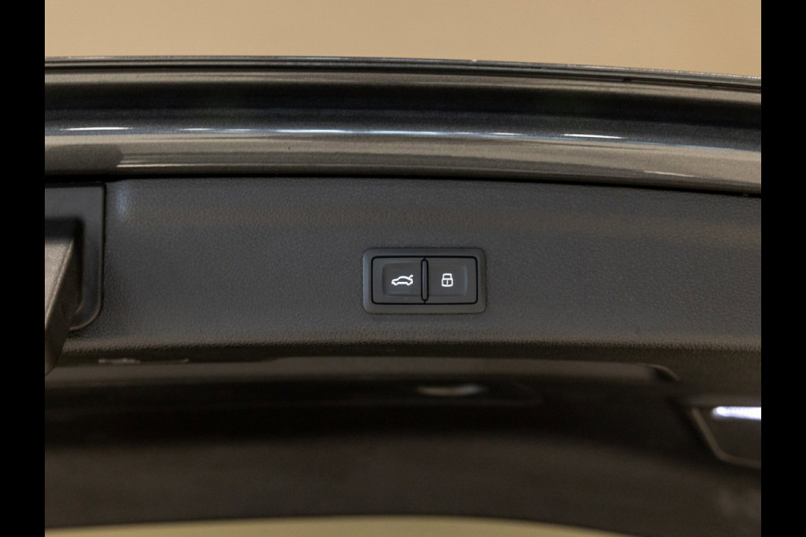 Audi Q3 45 TFSI quattro 2x S Line / 230pk / Panorama dak / B&O / Keyless / Achteruitrij camera /