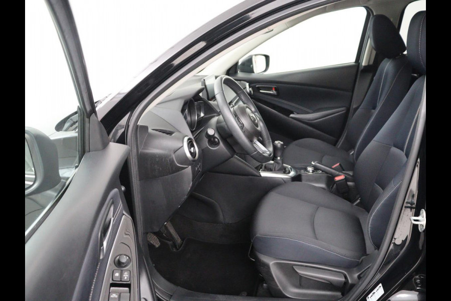 Mazda 2 1.5 Skyact-G Luxury | Stoel & stuurverwarming | Head-Up | Camera | Carplay | Keyless | Full LED | Dodehoek detectie | Climate control | Cruise control | Getint glas | Parkeerhulp