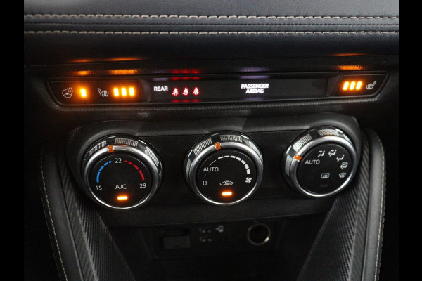 Mazda 2 1.5 Skyact-G Luxury | Stoel & stuurverwarming | Head-Up | Camera | Carplay | Keyless | Full LED | Dodehoek detectie | Climate control | Cruise control | Getint glas | Parkeerhulp