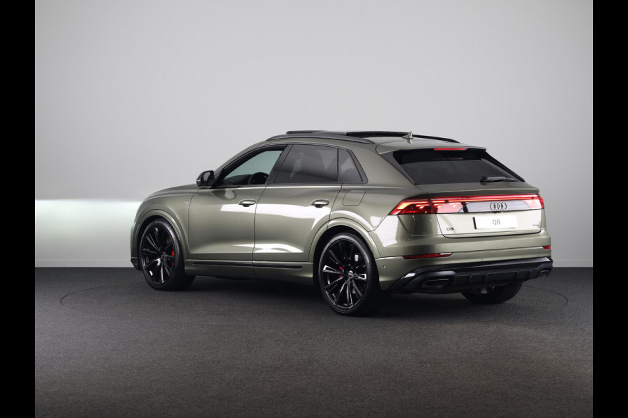 Audi Q8 60 TFSI e quattro Pro Line S Competition 490pk | Panoramadak | HUD | 4 wielbesturing | Stoel ventilatie en massage | Verlengde garantie | 23 inch Lichtmetalen velgen