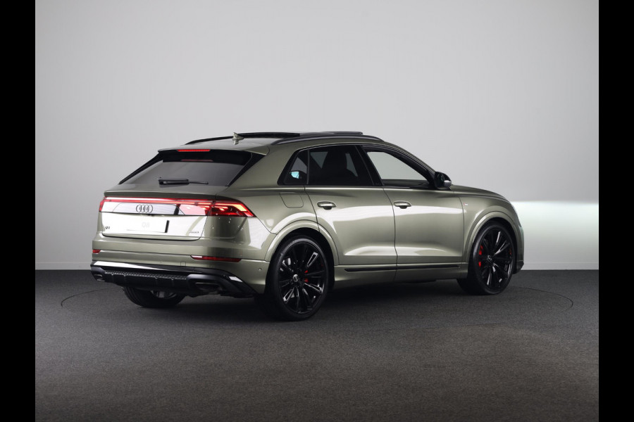 Audi Q8 60 TFSI e quattro Pro Line S Competition 490pk | Panoramadak | HUD | 4 wielbesturing | Stoel ventilatie en massage | Verlengde garantie | 23 inch Lichtmetalen velgen