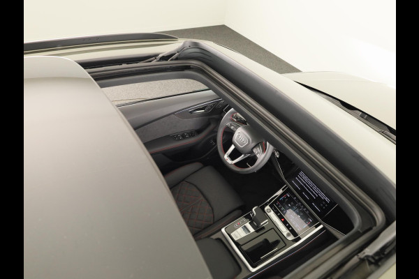 Audi Q8 60 TFSI e quattro Pro Line S Competition 490pk | Panoramadak | HUD | 4 wielbesturing | Stoel ventilatie en massage | Verlengde garantie | 23 inch Lichtmetalen velgen