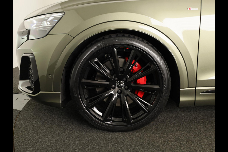 Audi Q8 60 TFSI e quattro Pro Line S Competition 490pk | Panoramadak | HUD | 4 wielbesturing | Stoel ventilatie en massage | Verlengde garantie | 23 inch Lichtmetalen velgen