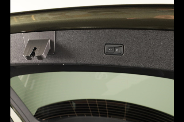 Audi Q8 60 TFSI e quattro Pro Line S Competition 490pk | Panoramadak | HUD | 4 wielbesturing | Stoel ventilatie en massage | Verlengde garantie | 23 inch Lichtmetalen velgen