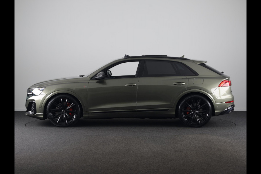 Audi Q8 60 TFSI e quattro Pro Line S Competition 490pk | Panoramadak | HUD | 4 wielbesturing | Stoel ventilatie en massage | Verlengde garantie | 23 inch Lichtmetalen velgen