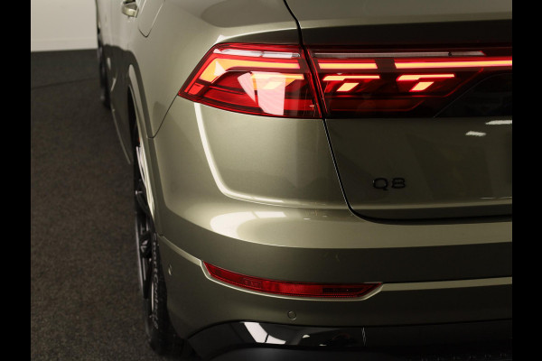 Audi Q8 60 TFSI e quattro Pro Line S Competition 490pk | Panoramadak | HUD | 4 wielbesturing | Stoel ventilatie en massage | Verlengde garantie | 23 inch Lichtmetalen velgen
