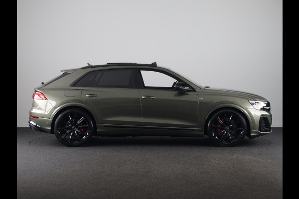 Audi Q8 60 TFSI e quattro Pro Line S Competition 490pk | Panoramadak | HUD | 4 wielbesturing | Stoel ventilatie en massage | Verlengde garantie | 23 inch Lichtmetalen velgen