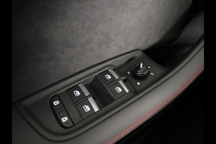 Audi Q8 60 TFSI e quattro Pro Line S Competition 490pk | Panoramadak | HUD | 4 wielbesturing | Stoel ventilatie en massage | Verlengde garantie | 23 inch Lichtmetalen velgen