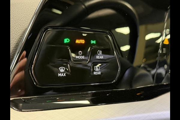 Volkswagen Golf 2.0 TDI R-Line Business AUT. PANO TREKHAAK ACC PDC VOOR EN ACHTER CAMERA NAVI STOELVERWAMING STUURVERWARMING