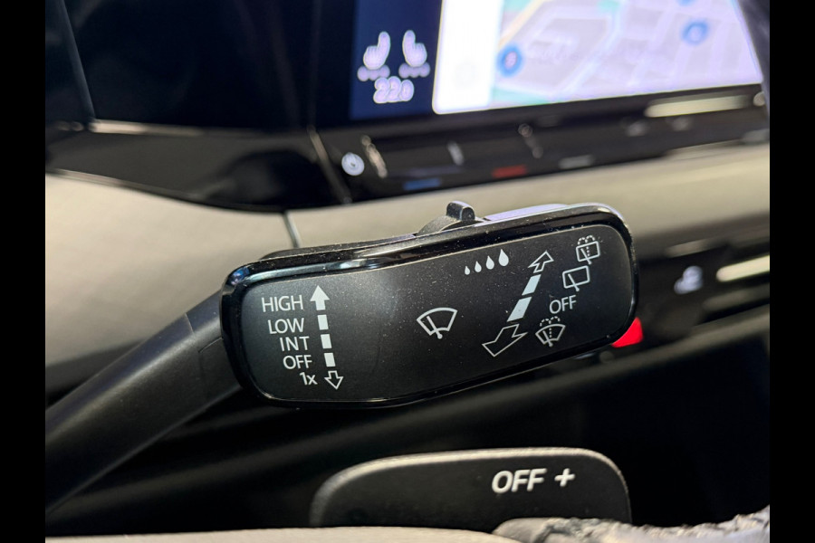 Volkswagen Golf 2.0 TDI R-Line Business AUT. PANO TREKHAAK ACC PDC VOOR EN ACHTER CAMERA NAVI STOELVERWAMING STUURVERWARMING